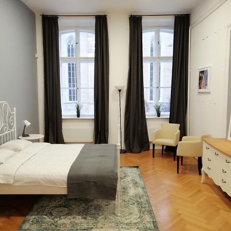 Filinhome Zmaj Jovina Suite Novi Sad Buitenkant foto