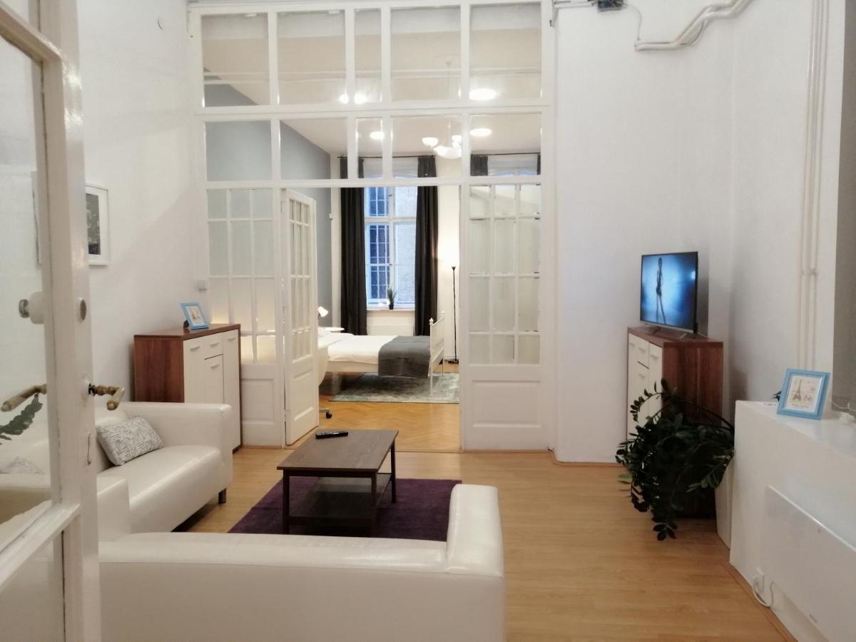 Filinhome Zmaj Jovina Suite Novi Sad Buitenkant foto