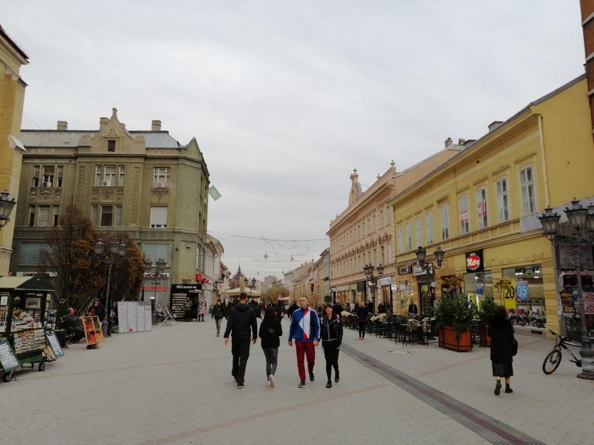 Filinhome Zmaj Jovina Suite Novi Sad Buitenkant foto