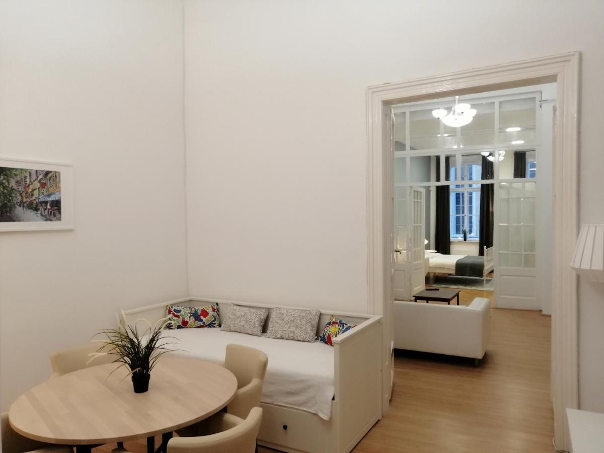 Filinhome Zmaj Jovina Suite Novi Sad Buitenkant foto
