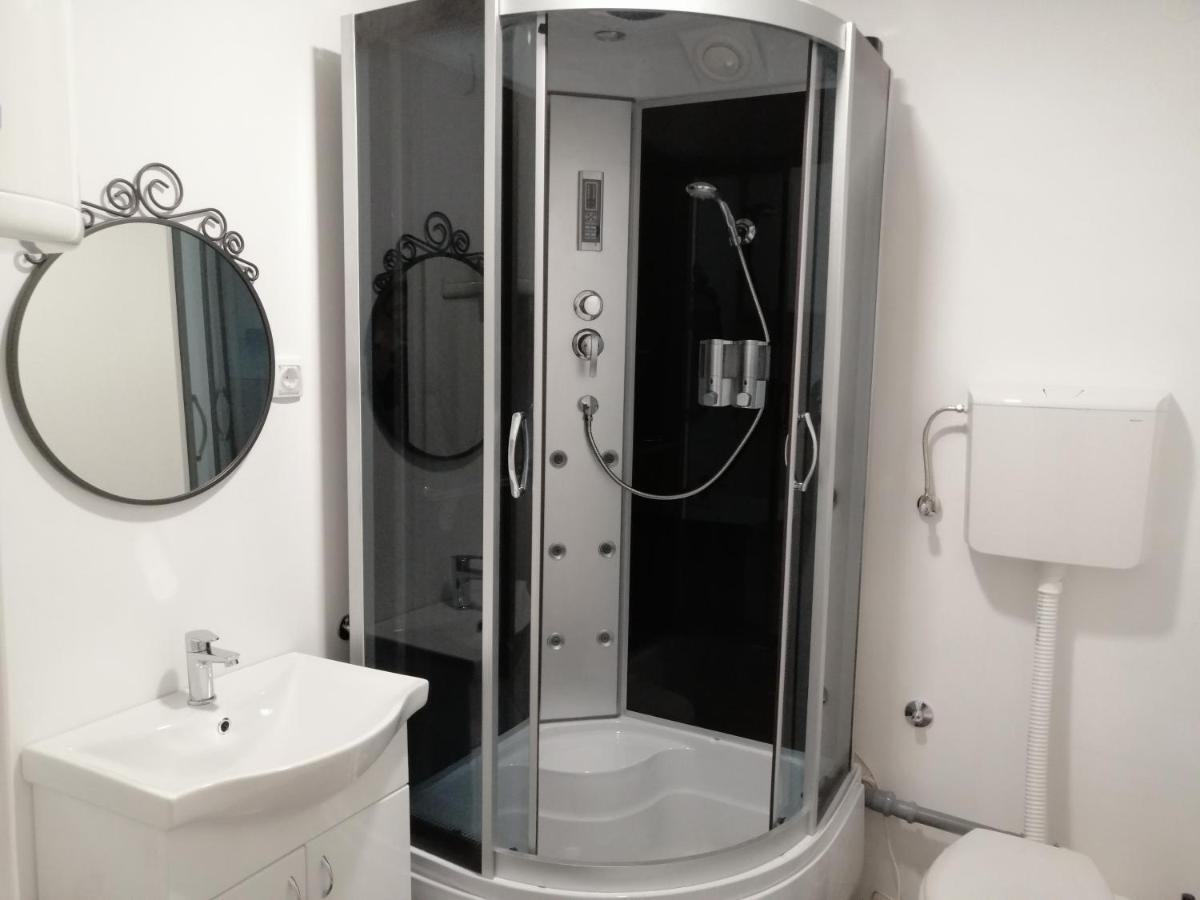 Filinhome Zmaj Jovina Suite Novi Sad Buitenkant foto